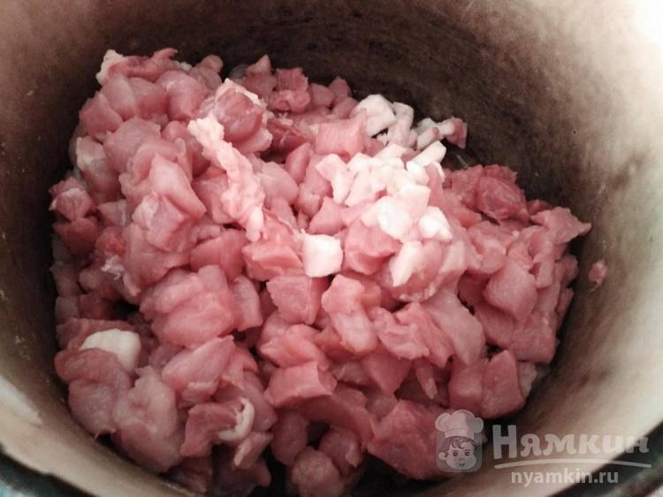 Как приготовить домашнюю колбасу из свинины в кишке в духовке