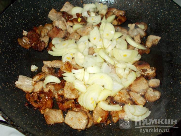 Подлива с мясом и томатной пастой к любому гарниру - фото шаг 3