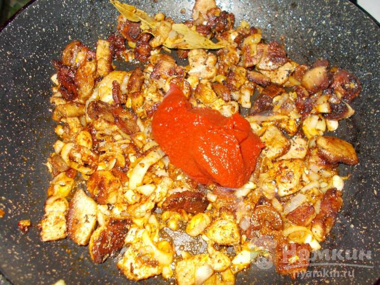Подлива с мясом и томатной пастой к любому гарниру - фото шаг 5