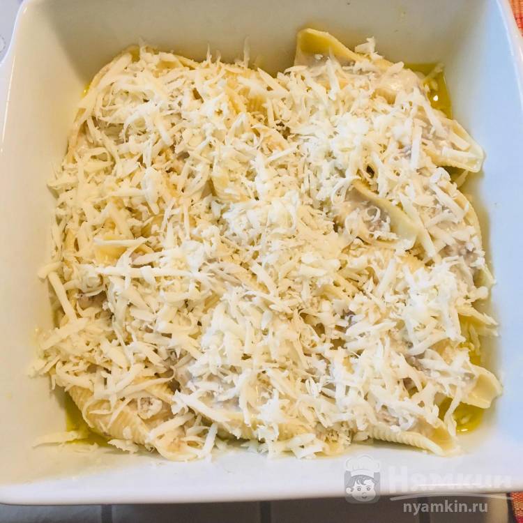 Ракушки с начинкой из фарша и соуса бешамель в духовке - фото шаг 8