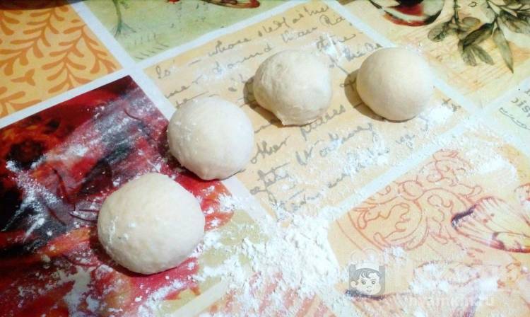 Лепёшка из дрожжевого теста с сыром и укропом - фото шаг 2