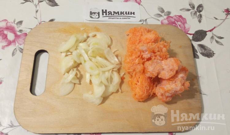 Скумбрия тушеная в сметанной подливе с картофельным пюре - фото шаг 4