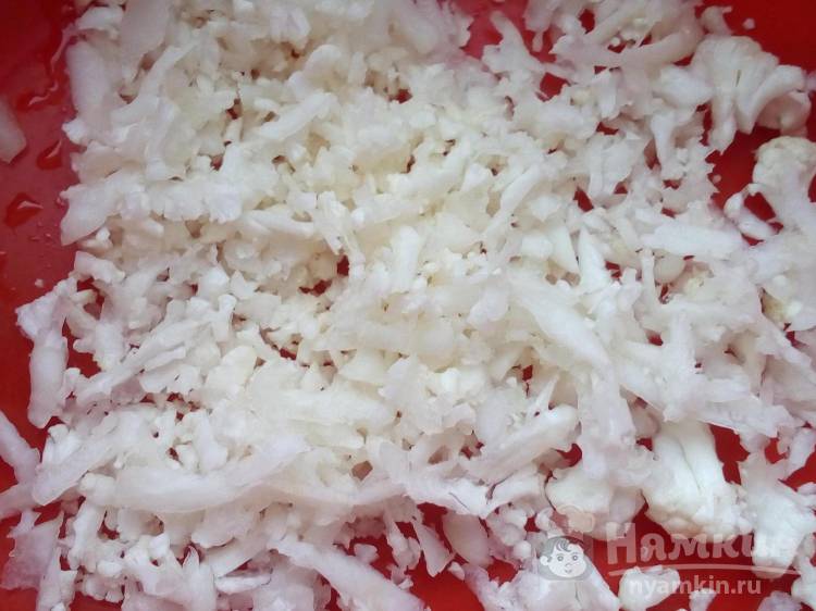 Салат из цветной капусты, помидоров и зелени - фото шаг 2