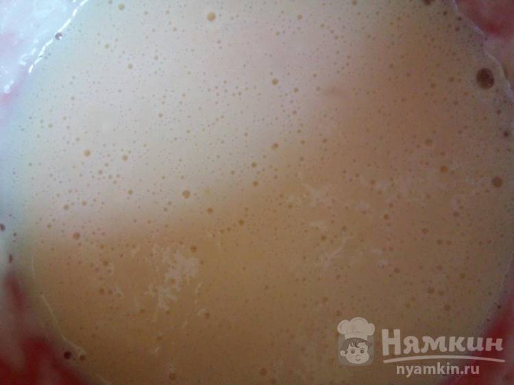 Рулеты из яичных блинчиков с горошком и сыром - фото шаг 3
