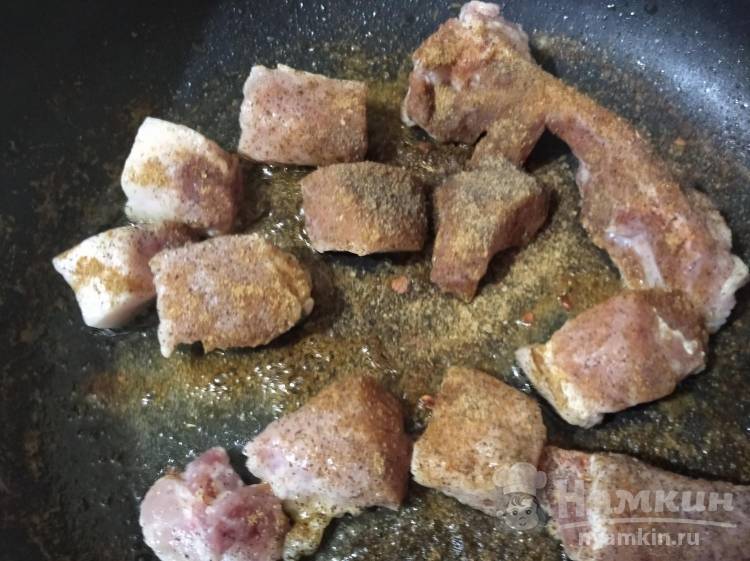 Вкусное рагу из свинины и овощей на сковороде - фото шаг 3