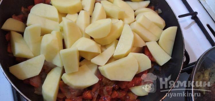 Вкусное рагу из свинины и овощей на сковороде - фото шаг 6