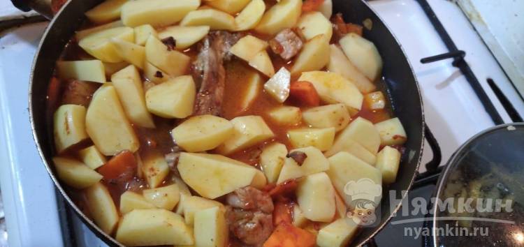 Вкусное рагу из свинины и овощей на сковороде - фото шаг 7