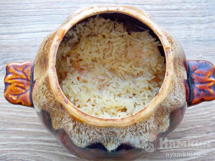 Рис с курицей в горшочке в духовке