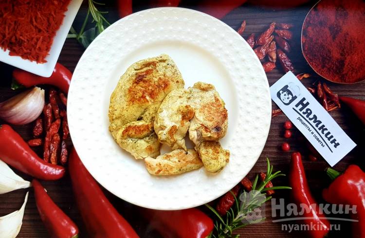 Сочная и румяная куриная грудка со специями на сковороде - фото шаг 6