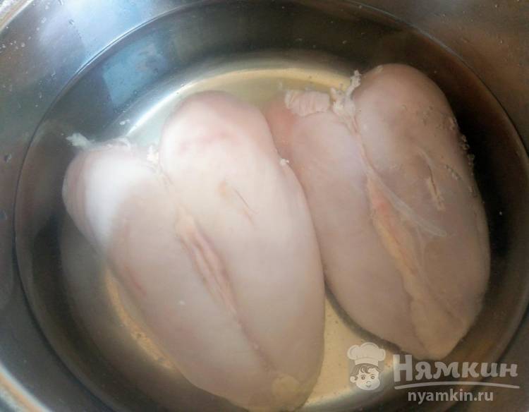 Голубцы с курицей тушеные в бульоне с куркумой и зеленью - фото шаг 1