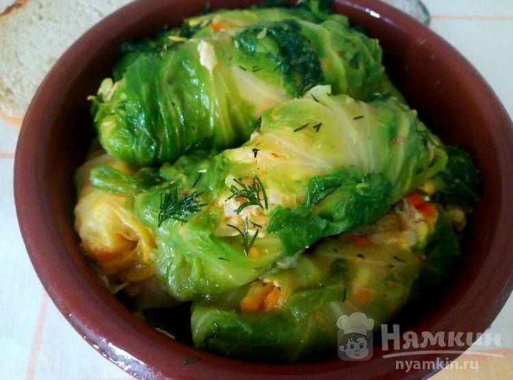 Голубцы с курицей тушеные в бульоне с куркумой и зеленью - фото шаг 12