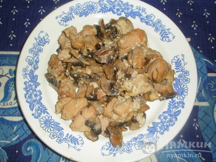 Индейка с шампиньонами в сырно-сливочном соусе - фото шаг 8