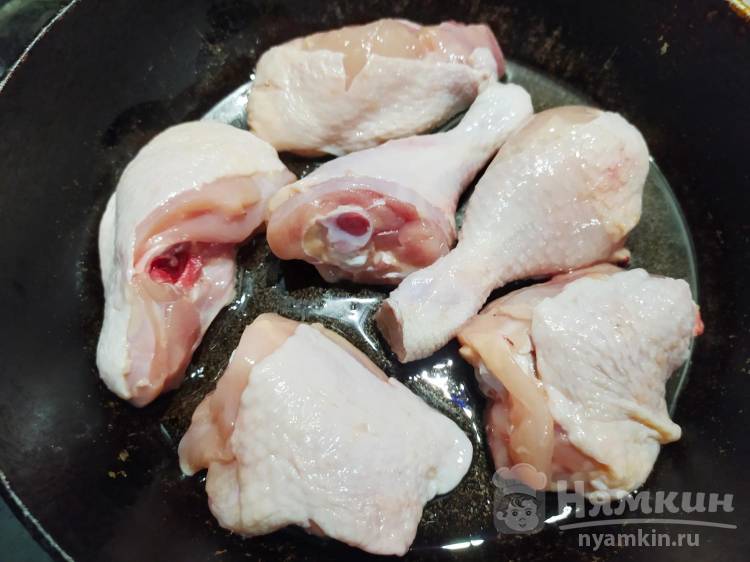 Курица, жареная на сковороде со специями - фото шаг 1