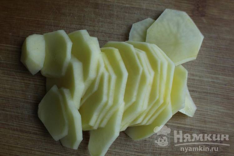 Картофель под сметанным соусом в духовке - фото шаг 2
