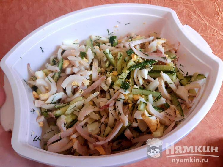 Салат из кальмаров, яиц и огурца - пошаговый рецепт с фото на prachka-mira.ru
