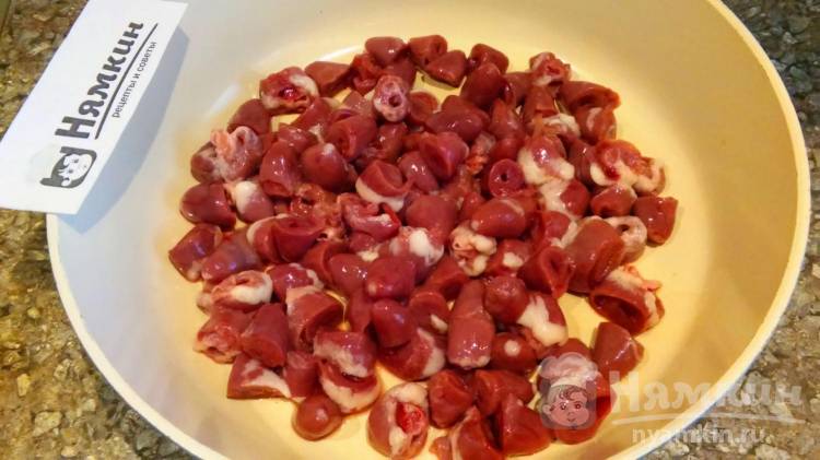 Как приготовить куриные сердечки в майонезе с корнеплодами