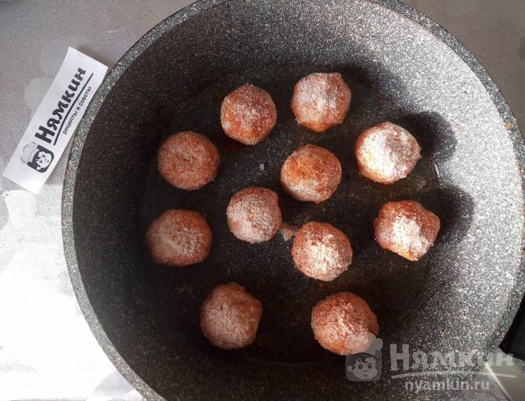 Картофельные медальоны с сыром на сковороде - фото шаг 9