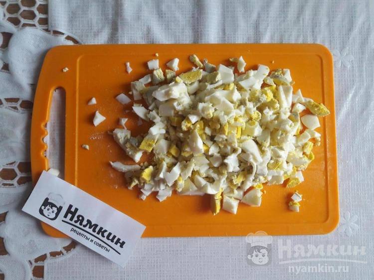 Легкий овощной салат из огурцов, помидоров и редиски - фото шаг 3