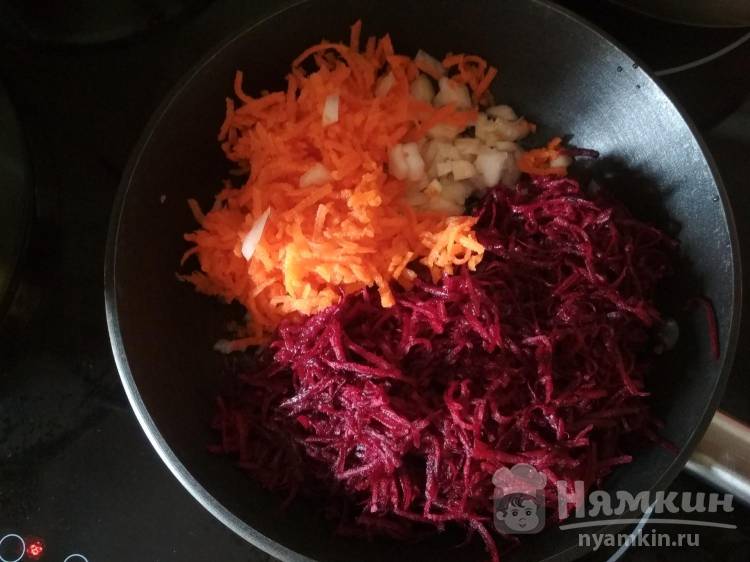 Вкусный борщ с фасолью и куриным филе - фото шаг 8