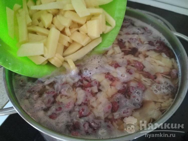 Вкусный борщ с фасолью и куриным филе - фото шаг 11