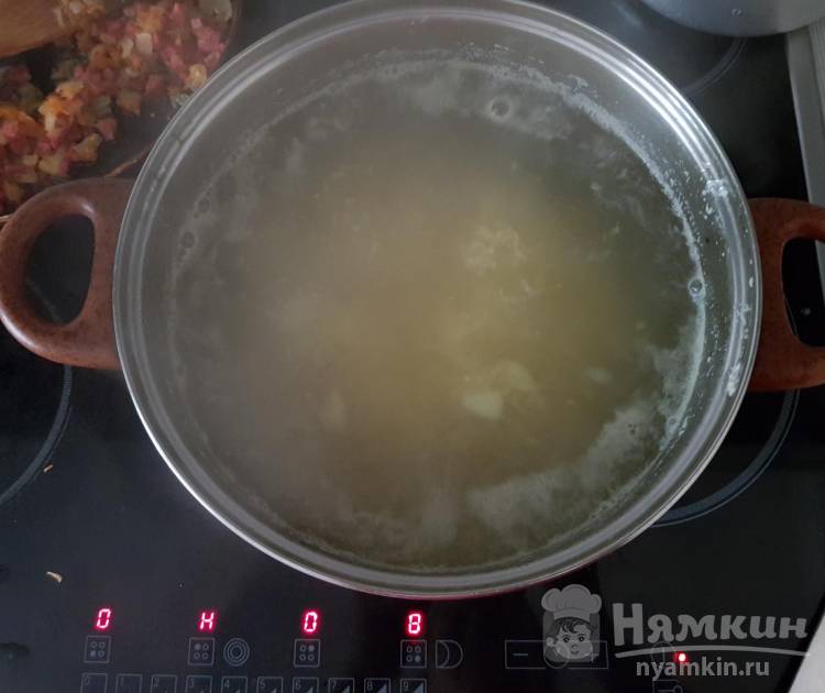 Суп Кубанский с пшеном и копчёной колбасой - фото шаг 9