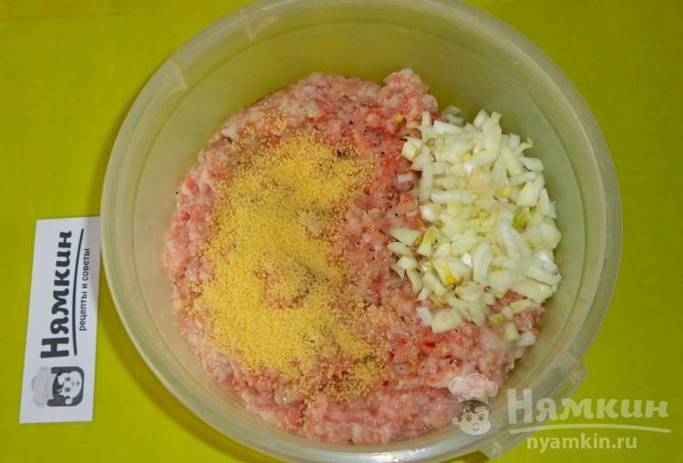 Биточки из индейки с кускусом на сковороде - фото шаг 3