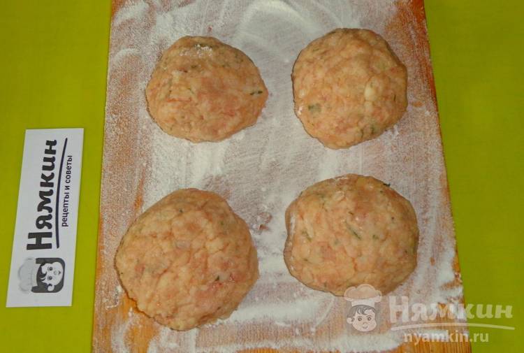 Биточки из индейки с кускусом на сковороде - фото шаг 6