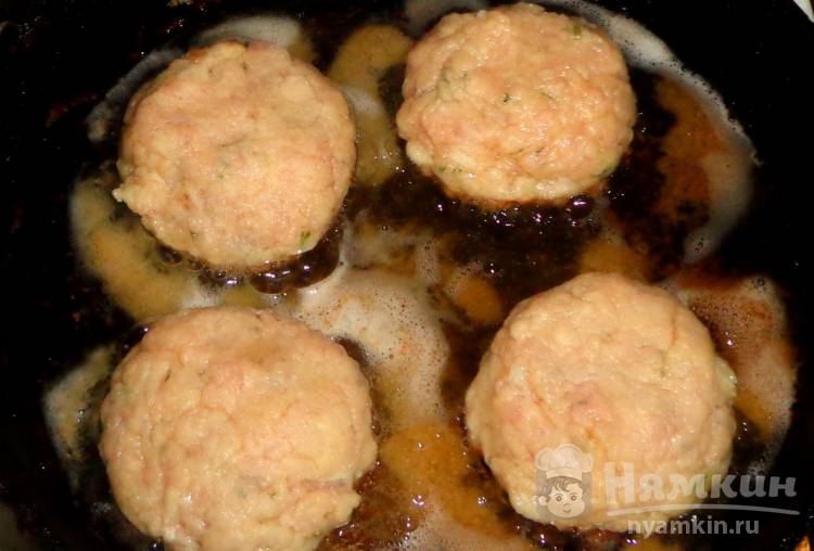 Биточки из индейки с кускусом на сковороде - фото шаг 7