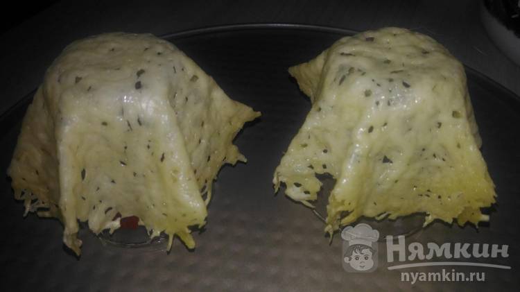 Салат из мяса криля в сырной корзиночке - фото шаг 4