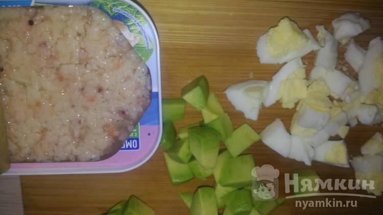 Салат из мяса криля в сырной корзиночке - фото шаг 7