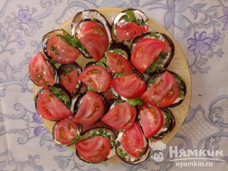 Жареные баклажаны с помидорами и чесноком рецепт с фото