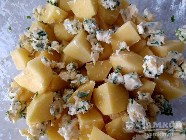 Запечённый картофель в масле и петрушке  - фото шаг 3
