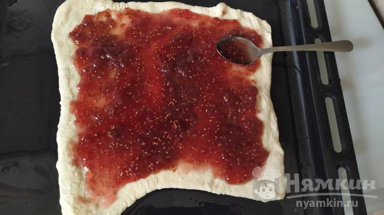 Как делать пирог с малиновым вареньем – легкий и быстрый рецепт