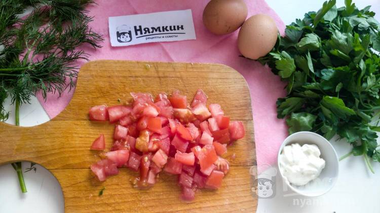 Салат с крабовыми палочками и зелёным горошком - фото шаг 3