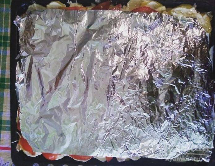 Мясо с картошкой и помидорами в духовке  - фото шаг 6