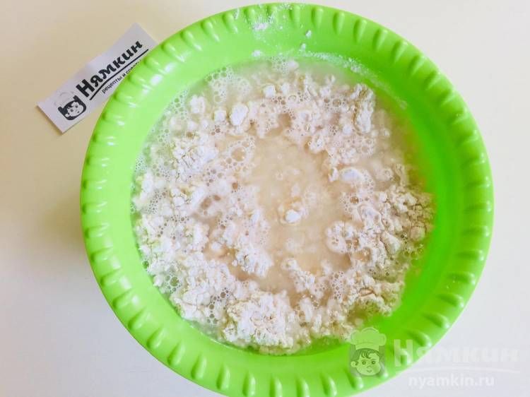 Тесто на чебуреки на горячей воде: рецепт с фото