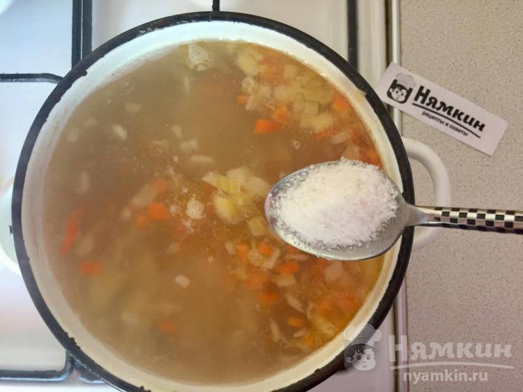 Грибной суп с говядиной и домашней лапшой