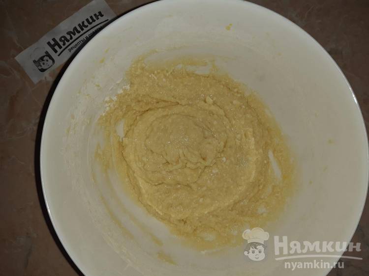 Творожная лепешка с яблоком на сковороде - фото шаг 4