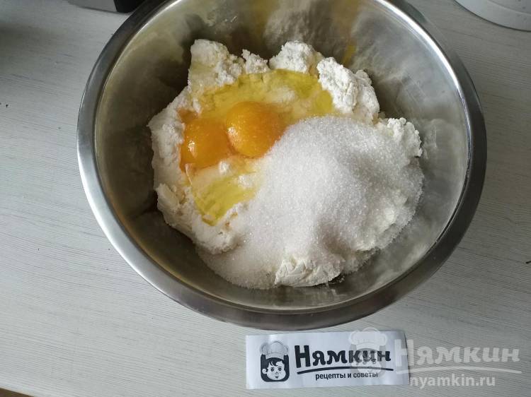 Нежные сырники на сковороде  - фото шаг 2