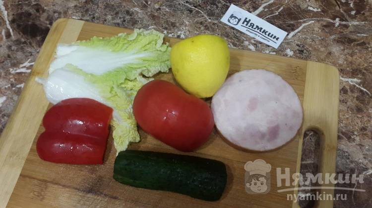 Простой салат с ветчиной и свежими овощами на оливковом масле - фото шаг 1