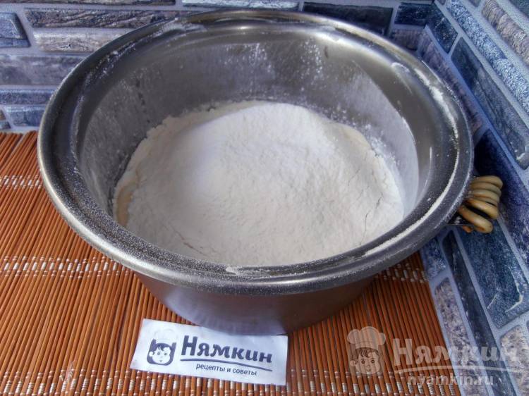 Пирог на кефире с клубникой - фото шаг 4