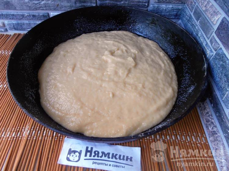 Пирог на кефире с клубникой - фото шаг 6