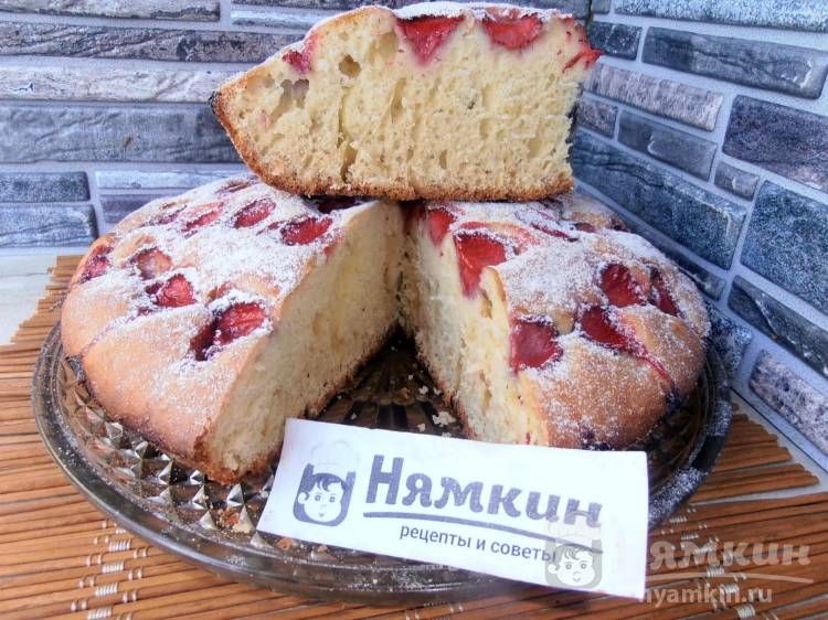 Пирог на кефире с клубникой - фото шаг 11