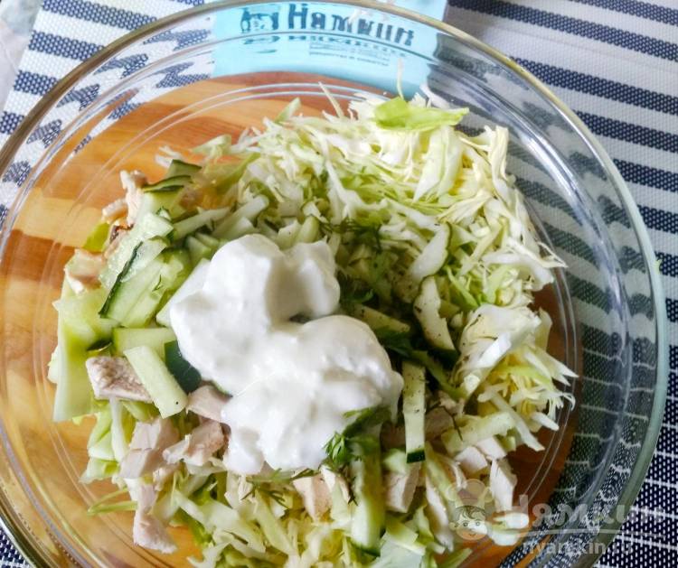 ПП салат с запечённой курицей и греческим йогуртом - фото шаг 3