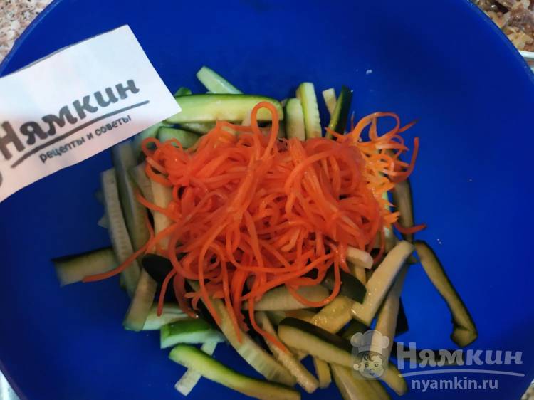 Салат с говядиной, горошком и морковью по-корейски