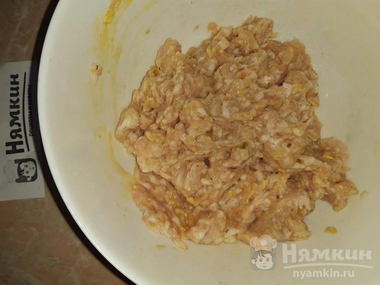 Котлеты-гнезда из двух видов фарша в духовке - фото шаг 4