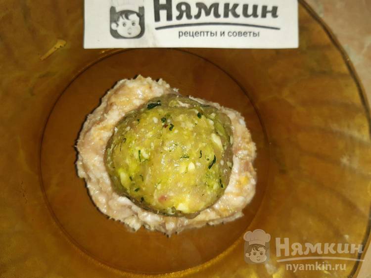 Котлеты-гнезда из двух видов фарша в духовке - фото шаг 5