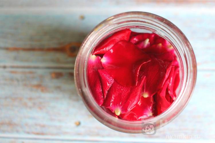 Лосьон из лепестков роз в домашних условиях для сухой кожи