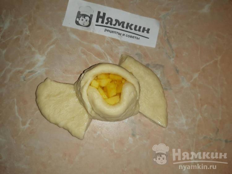 Булочки Розочки с яблоком в духовке - фото шаг 9