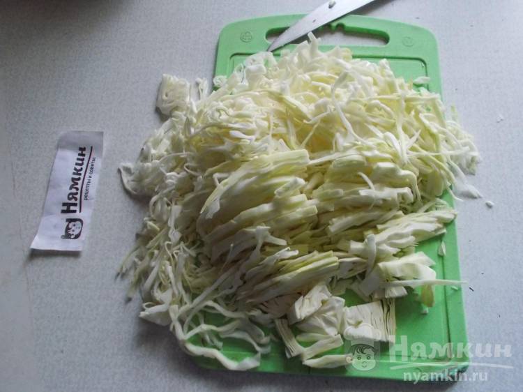 Капуста тушеная со свининой на сковороде - фото шаг 3
